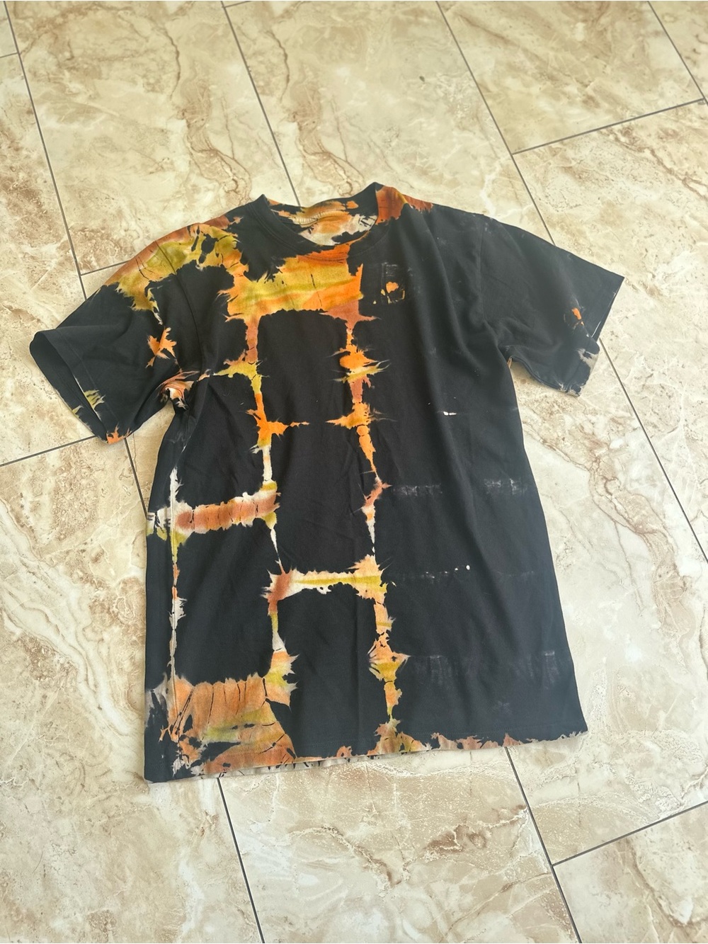 Classic Crew Neck Tie-Dye Short Sleeve Tee in Black & Orange